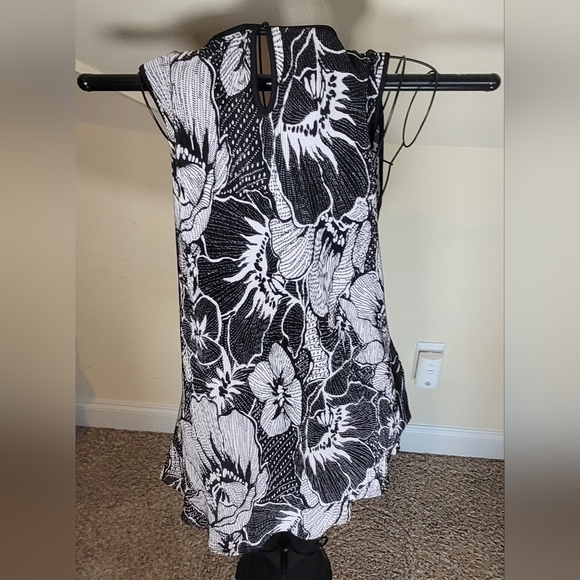 Womens Black and White Top Size Medium - Picture 2 of 3